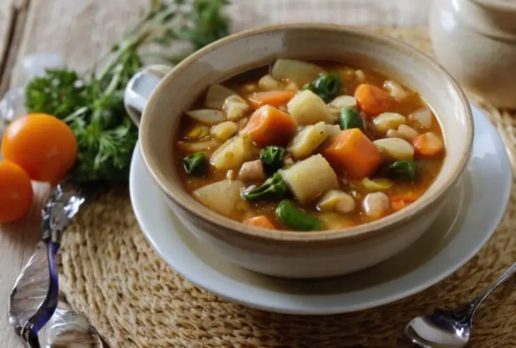18 Healthy Crockpot Soup Recipes