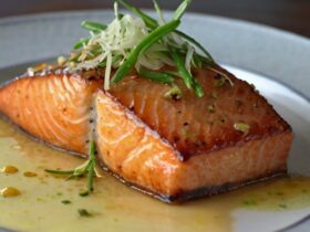 Salmon with Garlic Lemon Butter Sauce Recipe