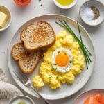 quick scrambled eggs toast
