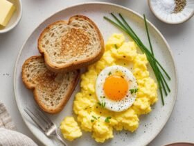 quick scrambled eggs toast
